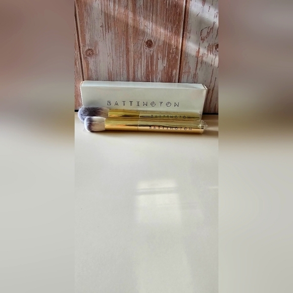 Battington BeautyBattington Powder and Contour Brush Set NIB - Picture 1 of 4